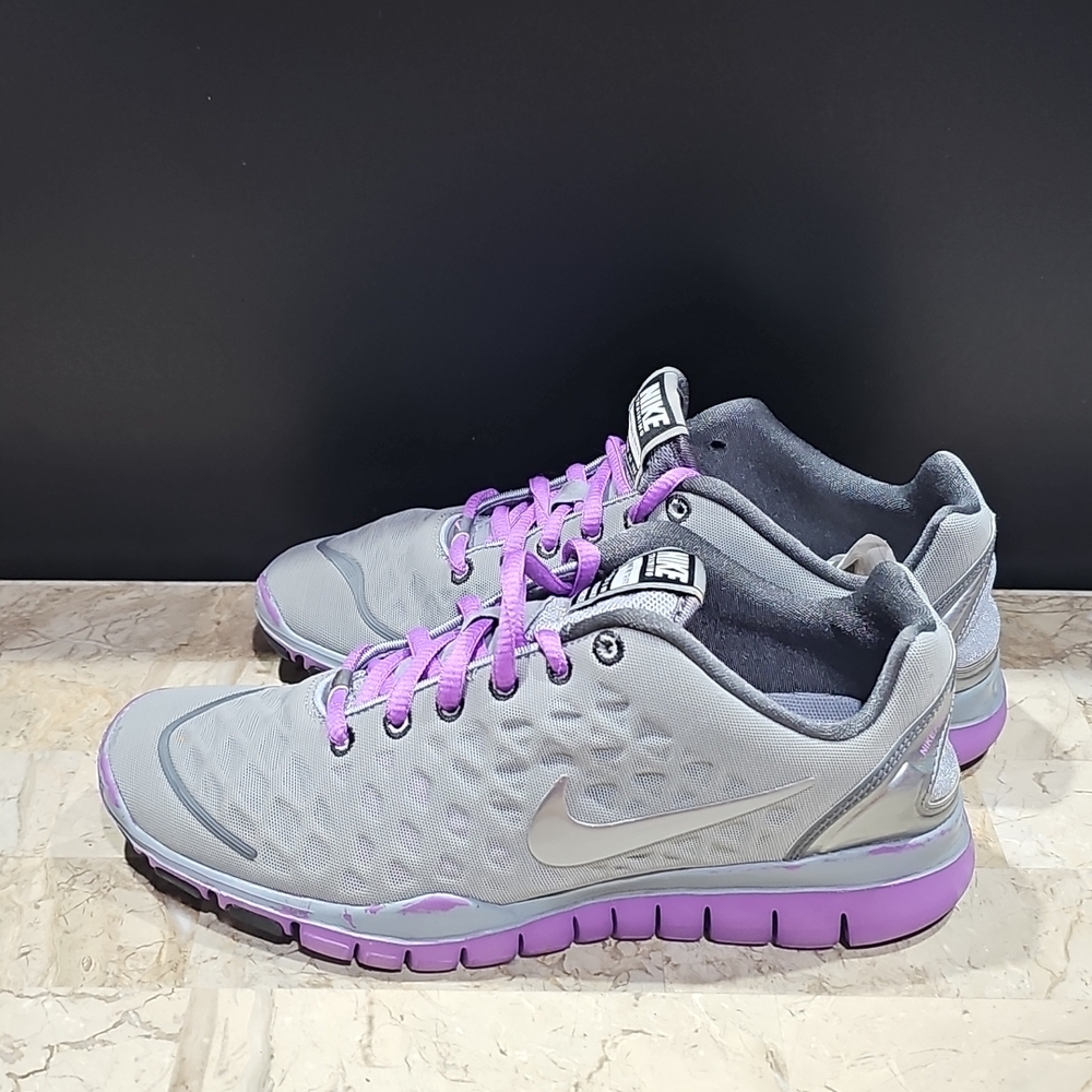 Nike‎ Women's Gray and Purple Sneakers Size 6